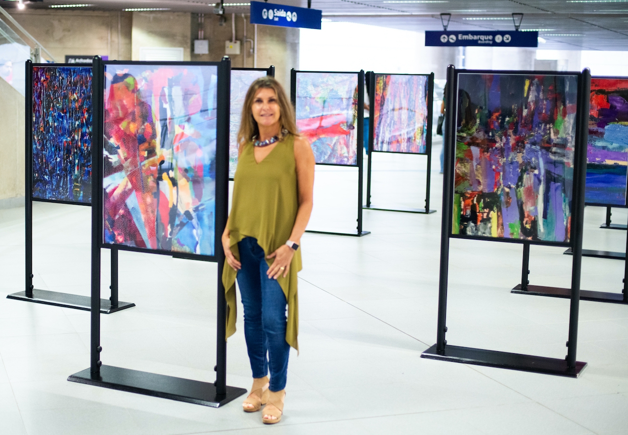 Click here to view    Arqueologia da Cor no Metro - Individual 2020 by Silvana LaCreta Ravena