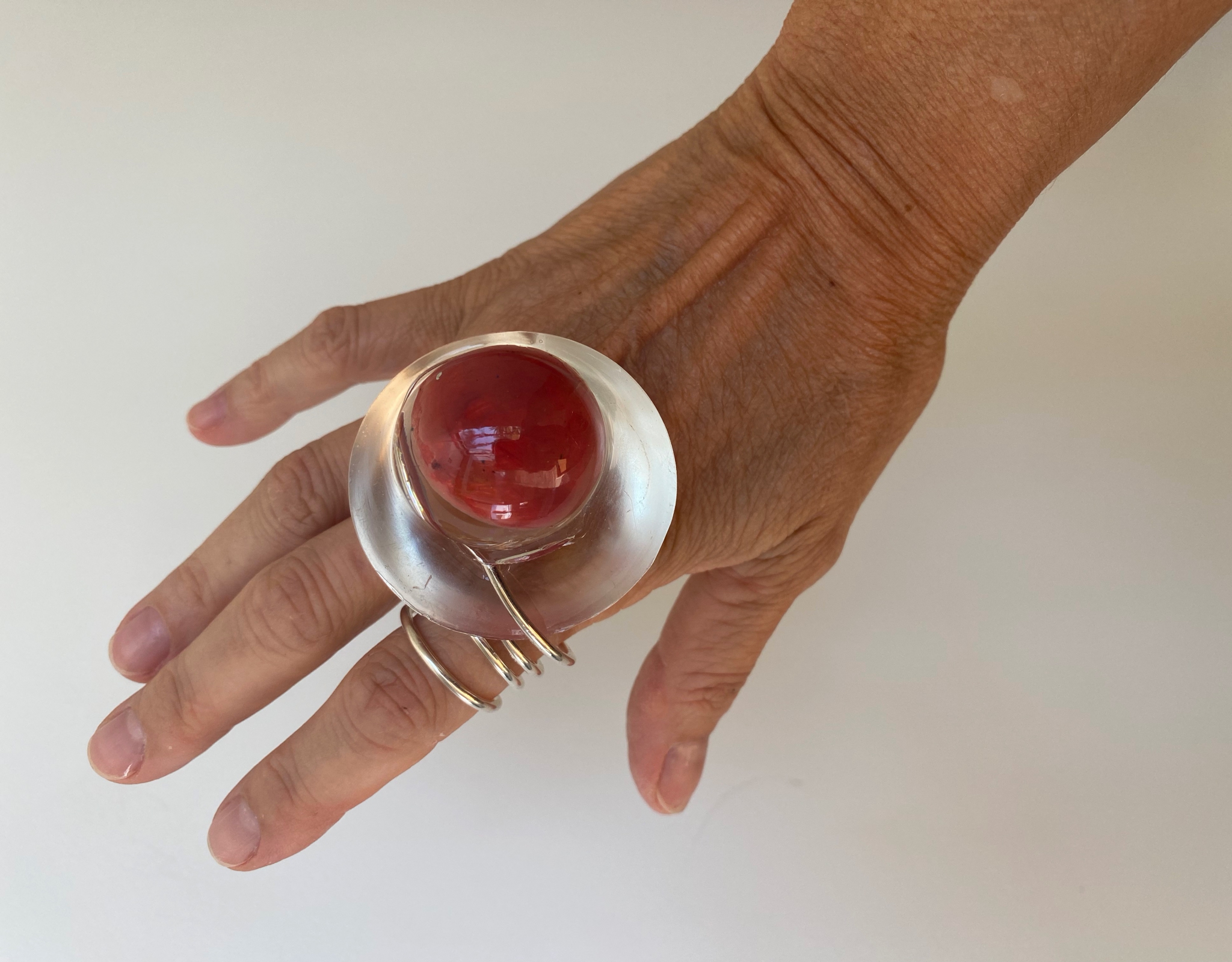 Click here to view The Planets: anel grande com bola vermelha by Silvana LaCreta Ravena