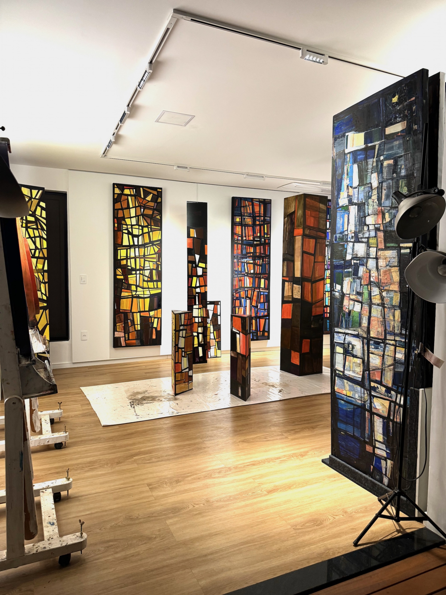 Click here to view  Sinais Vitrais Immersive Installation by Silvana LaCreta Ravena